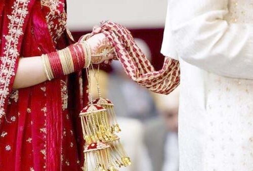 उमेर पुगी विवाह गर्ने जोडीलाई गाउँपालिकाको बधाई पत्र