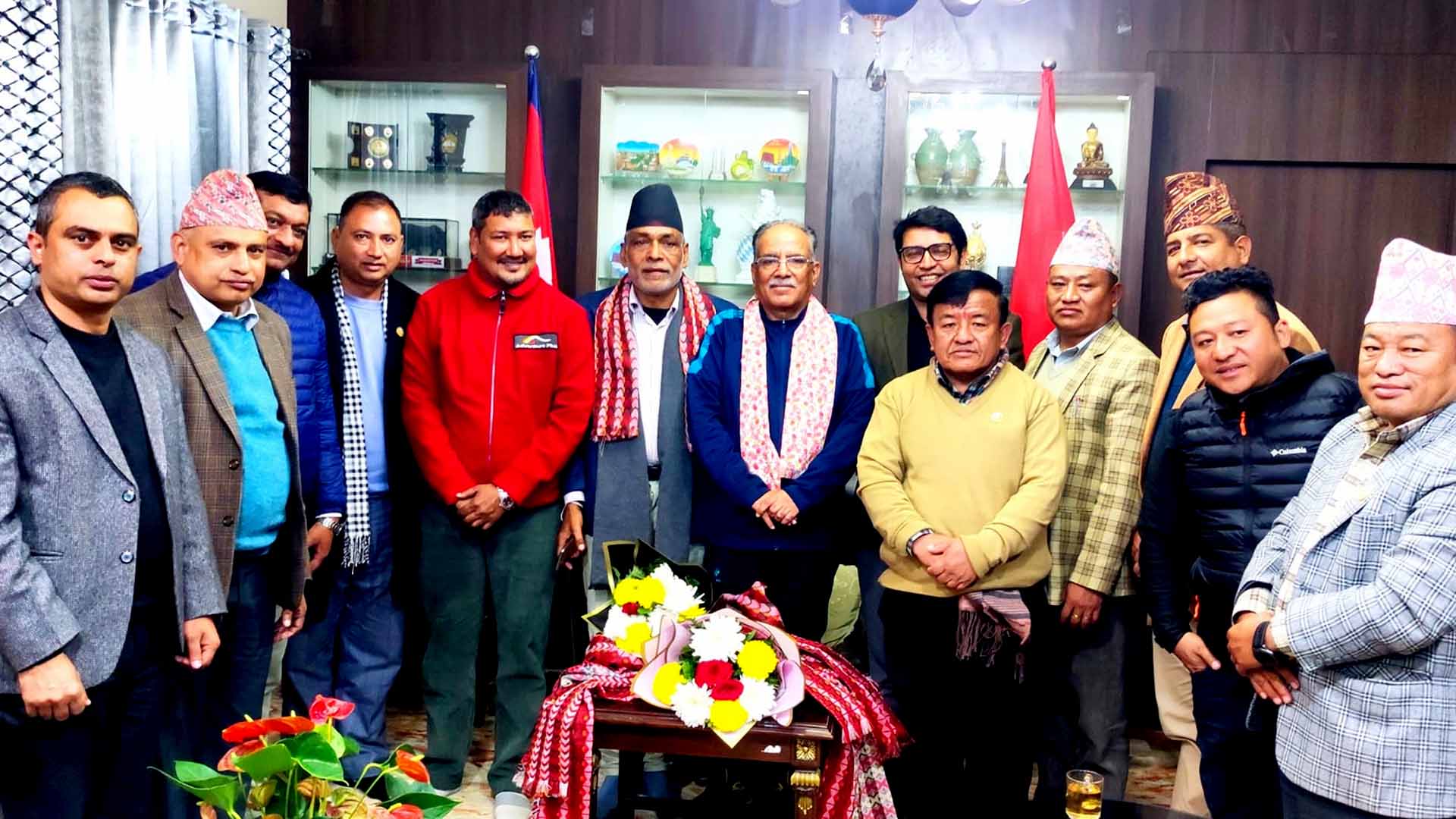 धादिङ,गोरखाका जनप्रतिनिधि र प्रचण्डको भेटः बूढीगण्डकी आयोजना अघि बढाउन पहल गरिदिन माग