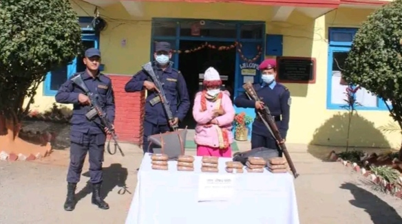 गल्छी र थाक्रेबाट ४३ किलाेग्राम चरेस सहित दुईजना पक्राउ