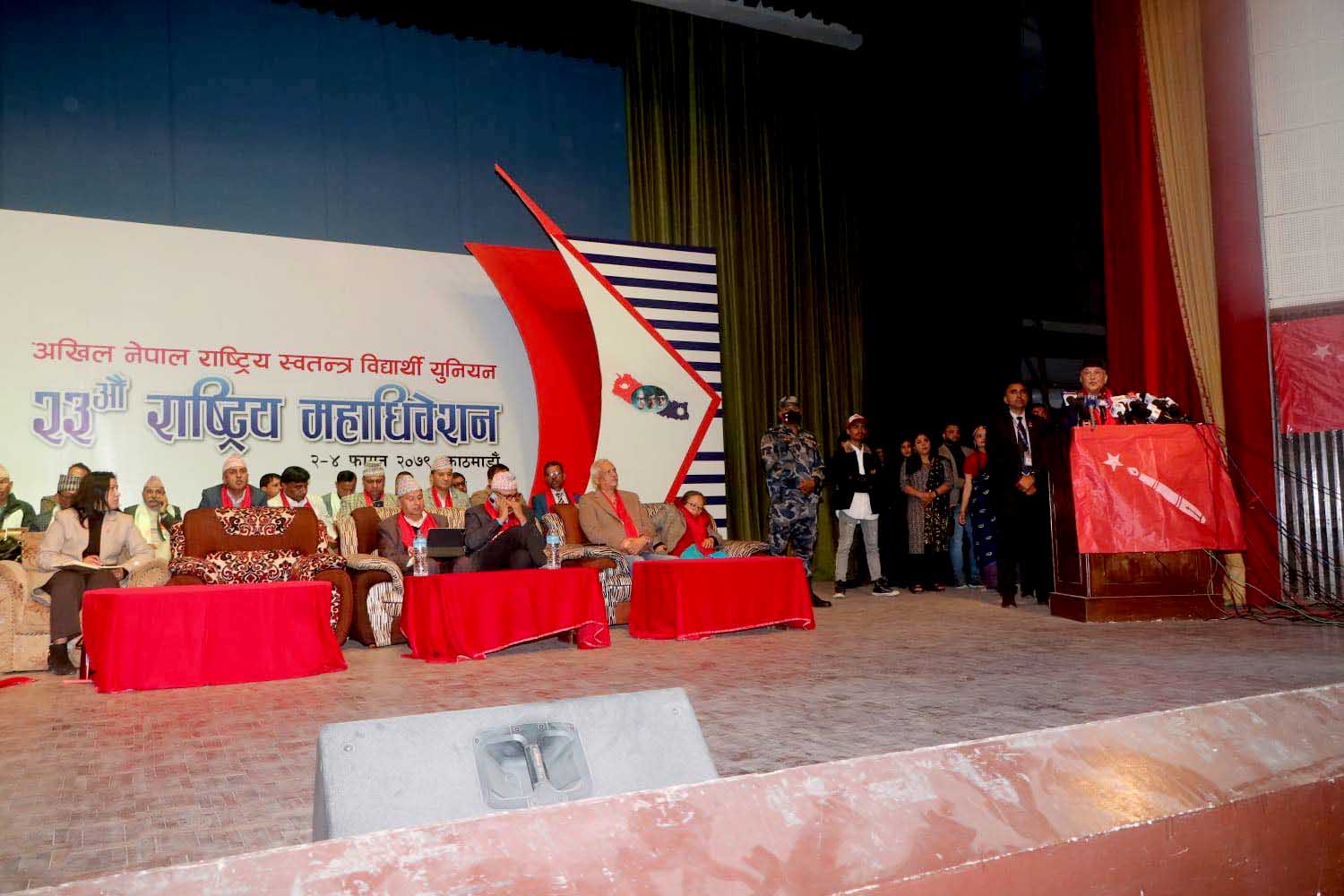 अखिलको नयाँ नेतृत्वका लागि ८ बजेवाट मतदान, अध्यक्षमा तीन जनाकाे उम्मेदवारी