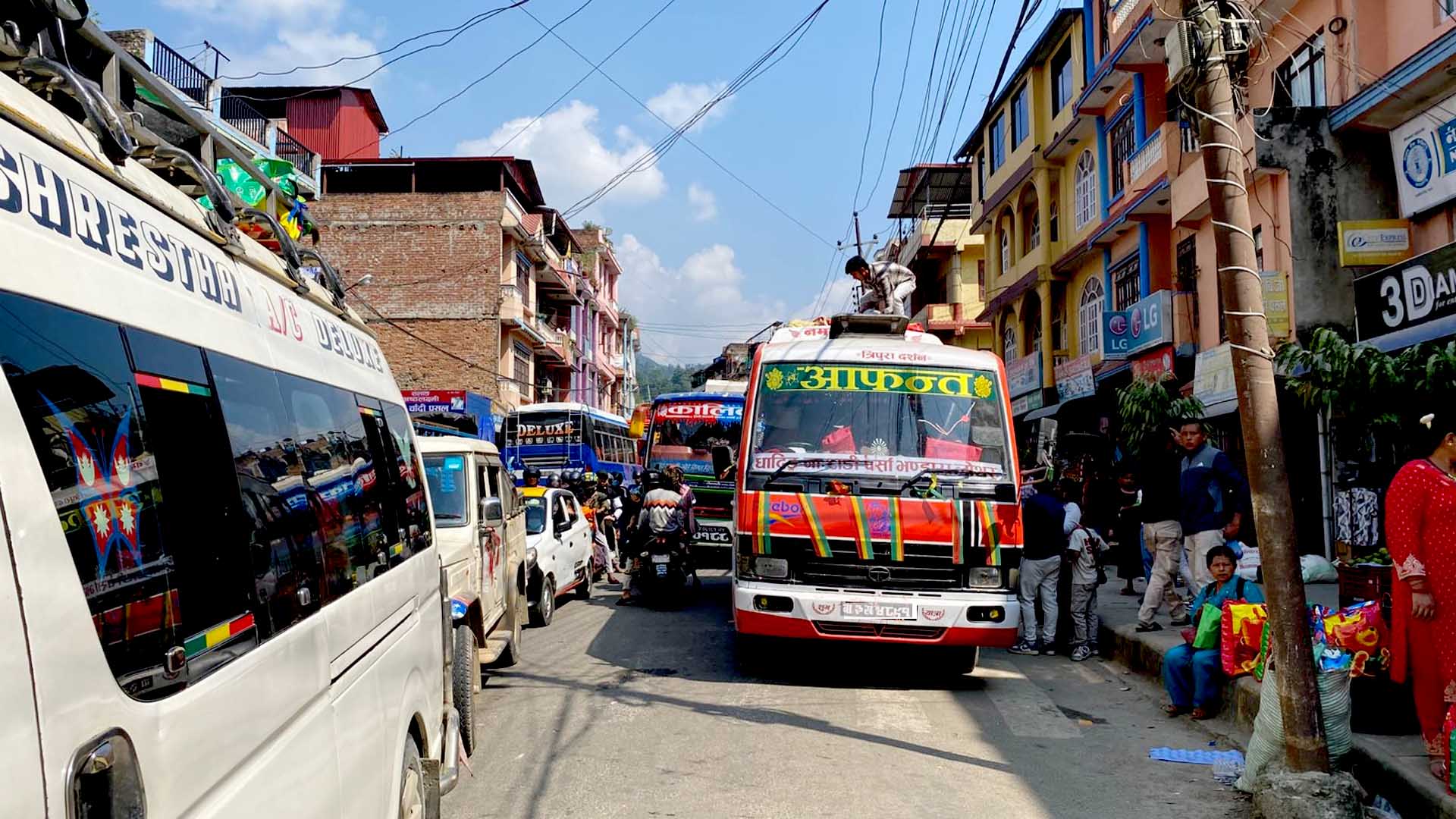 धादिङमा जोखिमपूर्ण यात्रु बोक्ने र बढी भाडा असुल्ने सवारी साधन कारबाहीमा