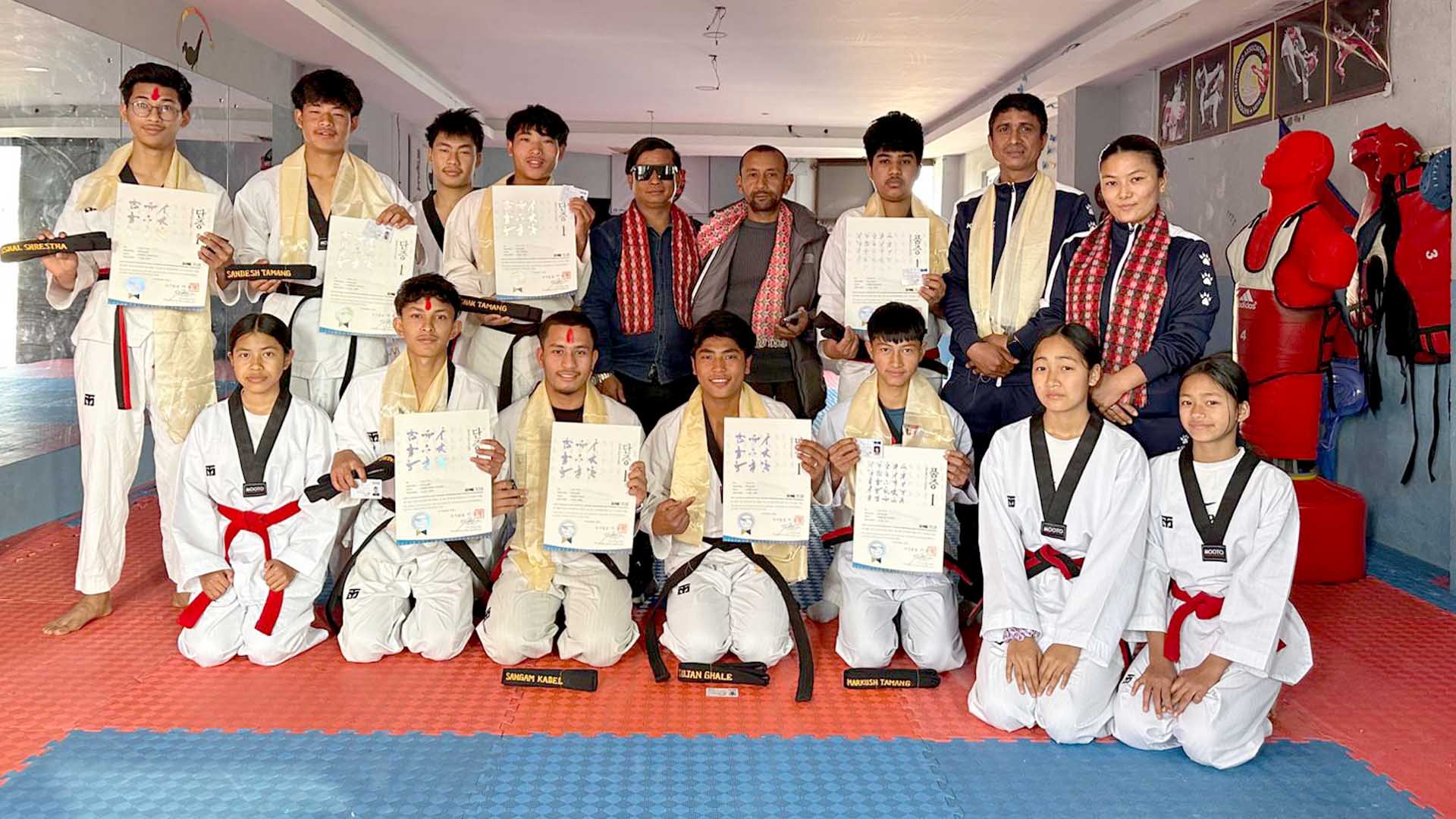 धादिङबेशीमा तेक्वान्दोको ब्ल्याक बेल्ट ग्रेडिङ,आठ खेलाडीले पाए बेल्ट र प्रमाणपत्र
