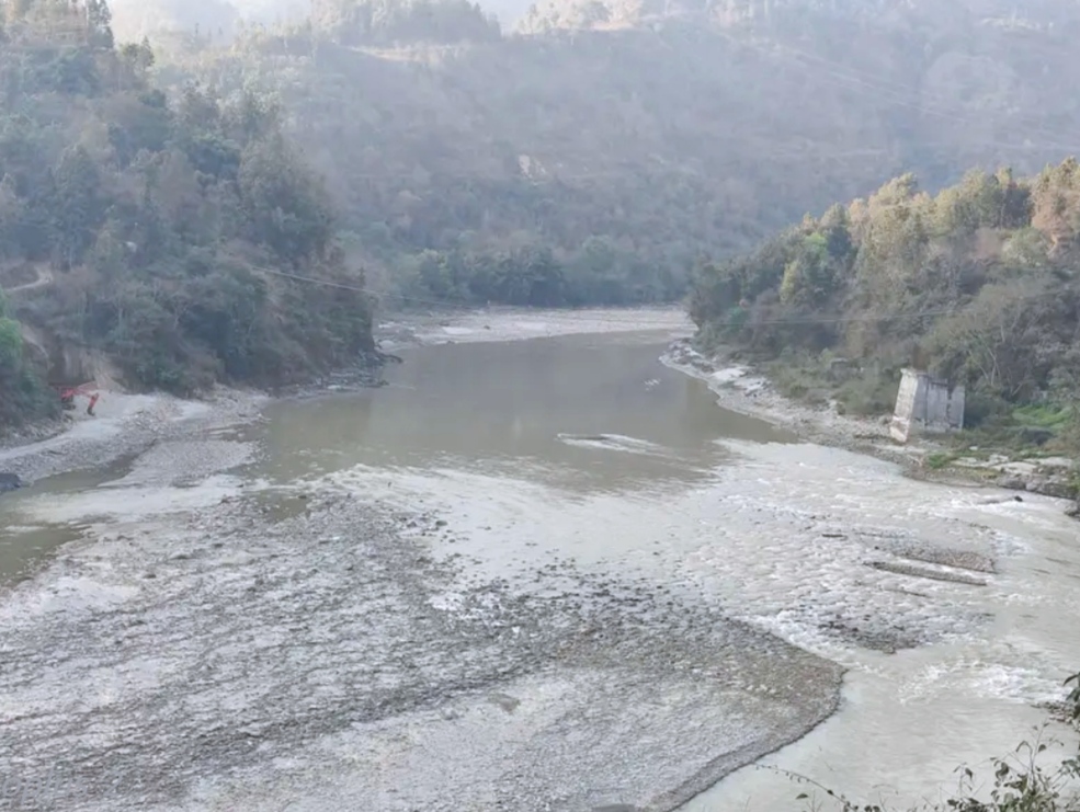 ७ वर्ष बित्दा पनि बनेन रातमाटे-आरुबासटार जोड्ने पुल